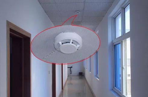 烟雾报警器_烟雾报警器一直响怎么解除_烟雾报警器的开关在哪里