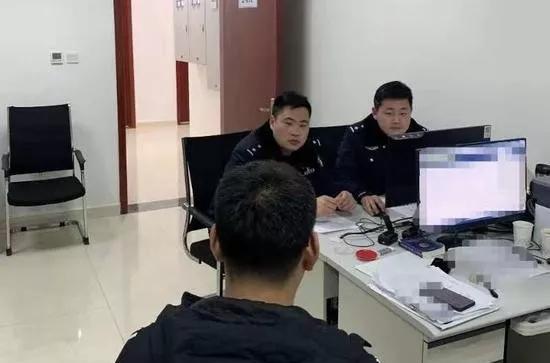 男子在高铁上抽烟触发警报被罚，称自己“不抽手抖”