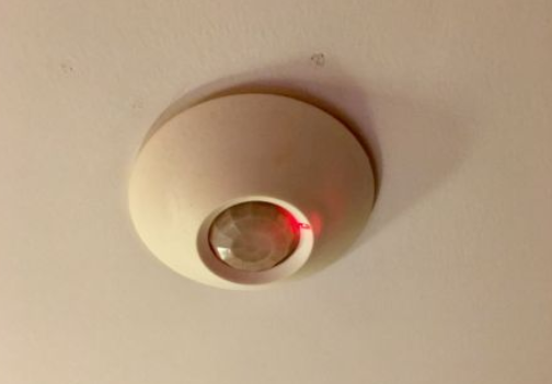烟雾报警器会闪红灯吗