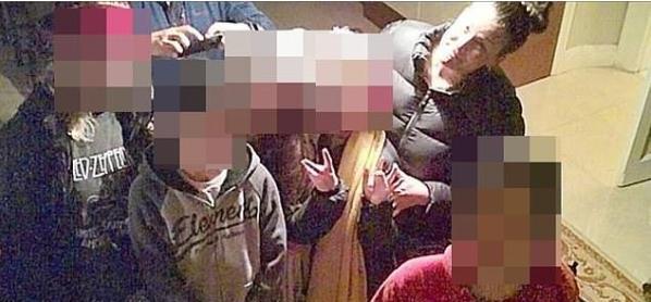 爱尔兰七7口之家入住爱彼迎民宿 却发现烟雾报警器中藏摄像头