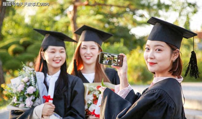 中国留学生米兰上演真人版吃鸡！扒地铁+800米冲刺震惊意大利